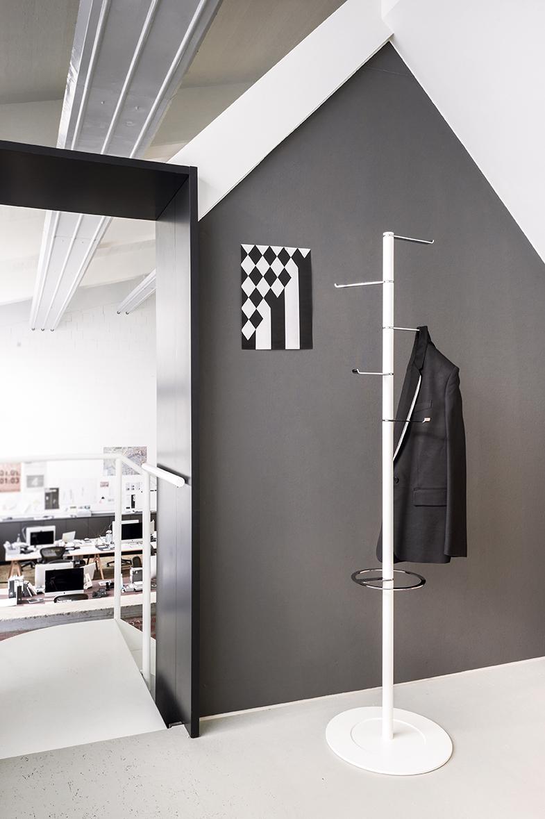 German Schönbuch Pivot Walnut Coat Stand Designed by Jorge Pensi Designstudio For Sale