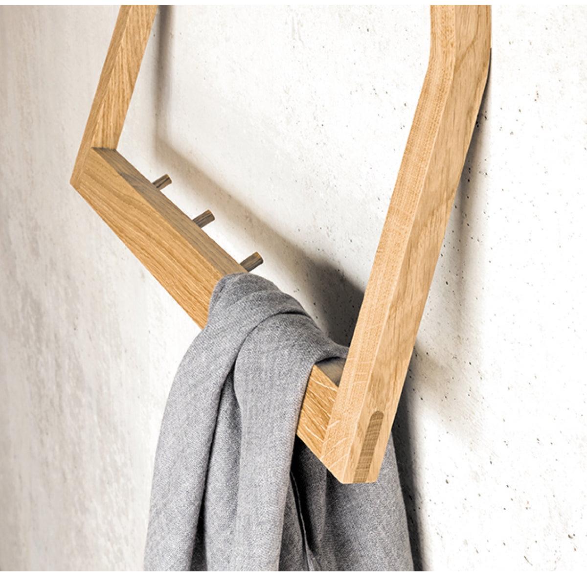 Framed! SLED, the wall-mounted coat rack, is made of solid oak and available in two widths. There are two possible finishes: oiled or open-pored black paint. Its classic mortise is a beautiful detail that has been traditionally worked. Items can be