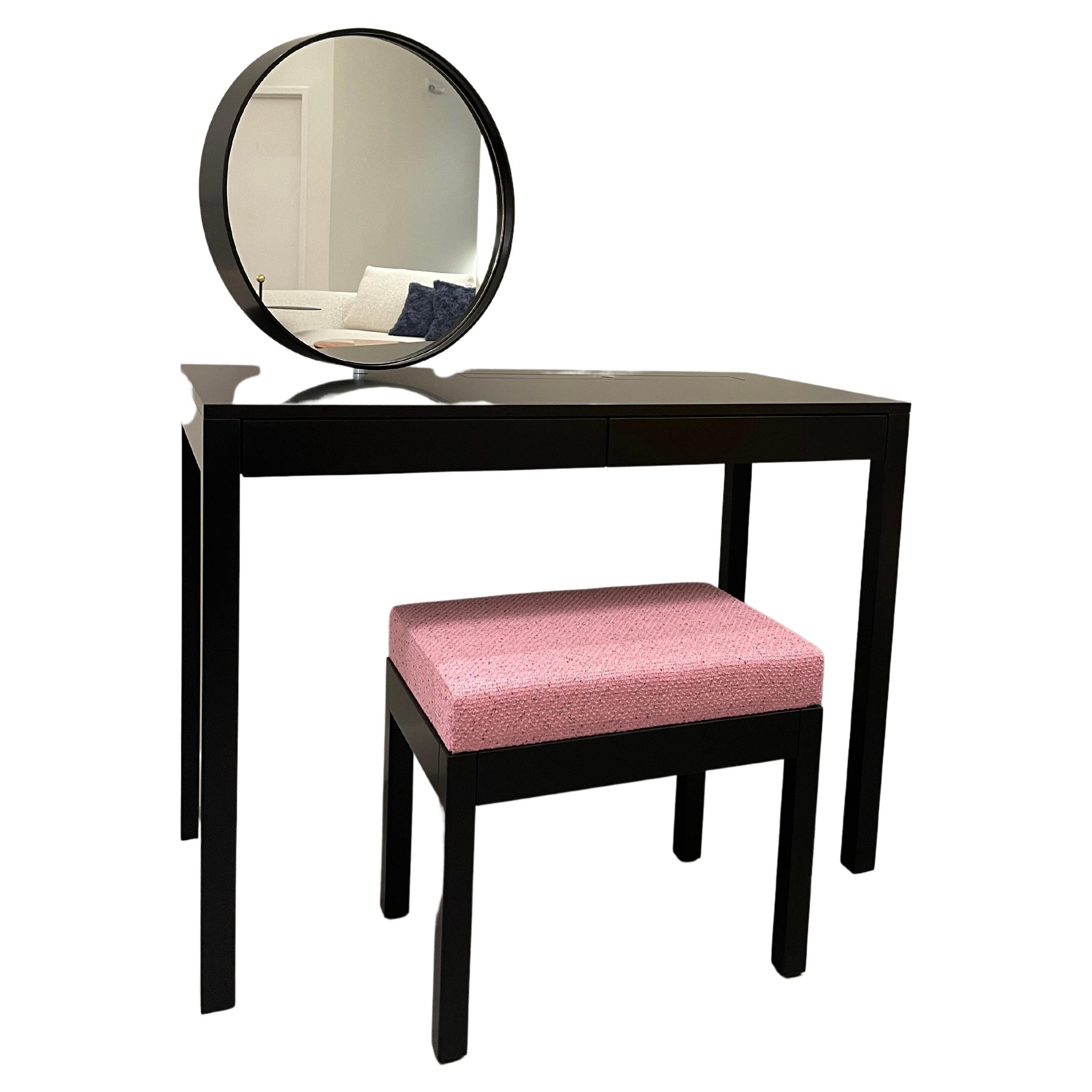 Make-up table with mirror
pivoting and tilting mirror (Ø 50 cm)
2 drawers (W 41.5 x H 4.5 x D 26.5 cm) compartment (W 49 cm, H 6 cm, D 6 cm) with lid integrated in table top

Stool: 50,0 x 45,0 x 35,0
Special Fabric Kvadrat Raf Simons Pilot
