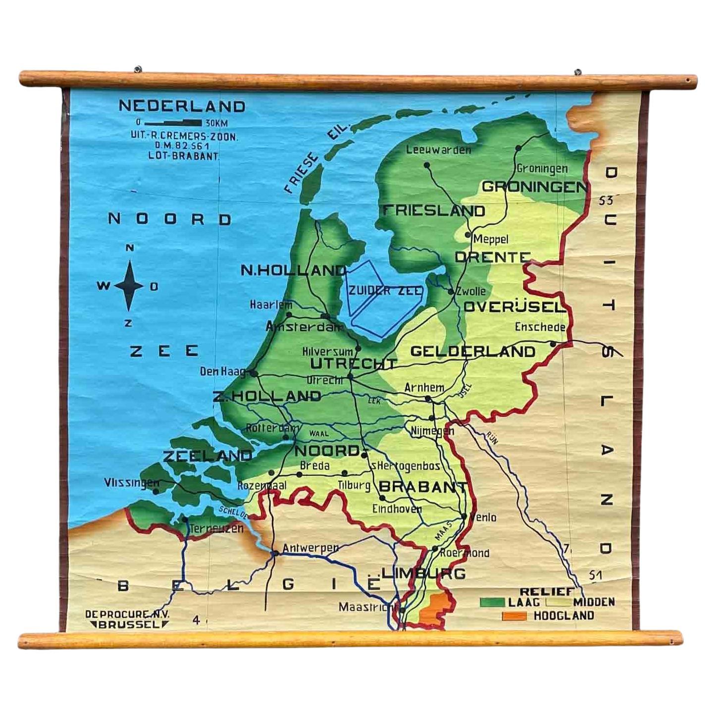 Tableau scolaire ou carte à rabat de la géographie des Pays-Bas, années 1950 en vente