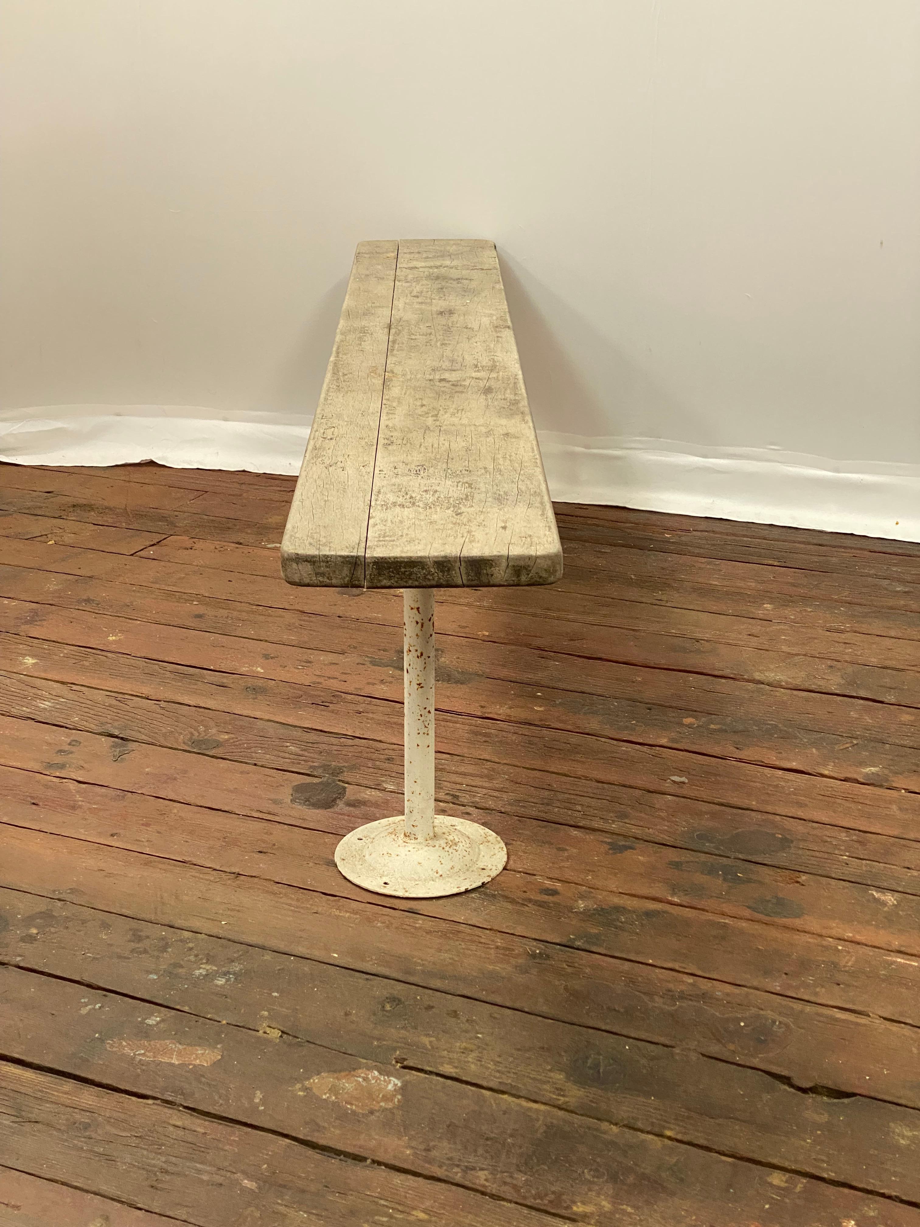 Banco de vestuario de hierro y madera para la escuela Estadounidense en venta