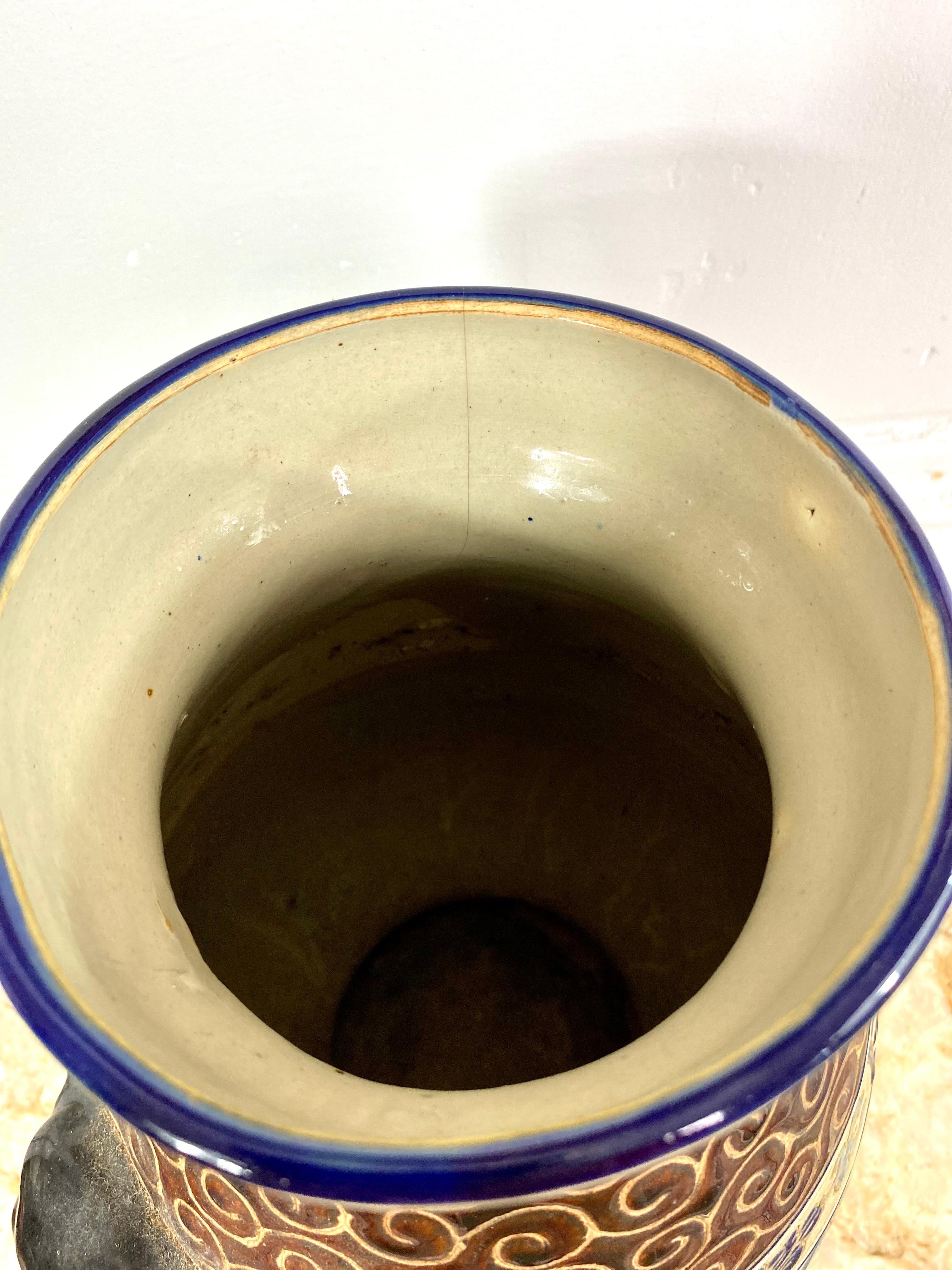 20ième siècle Vase en céramique émaillée École de Bien-Hoa Decors De Sages, vers 1930 en vente