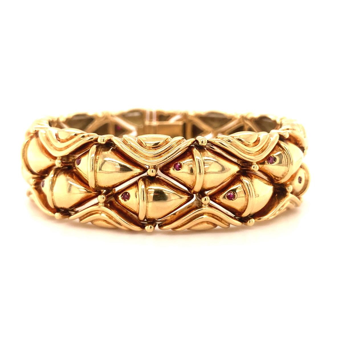 School of Fish Bangle in 18k Yellow Gold, circa 1970s In Good Condition For Sale In Beverly Hills, CA