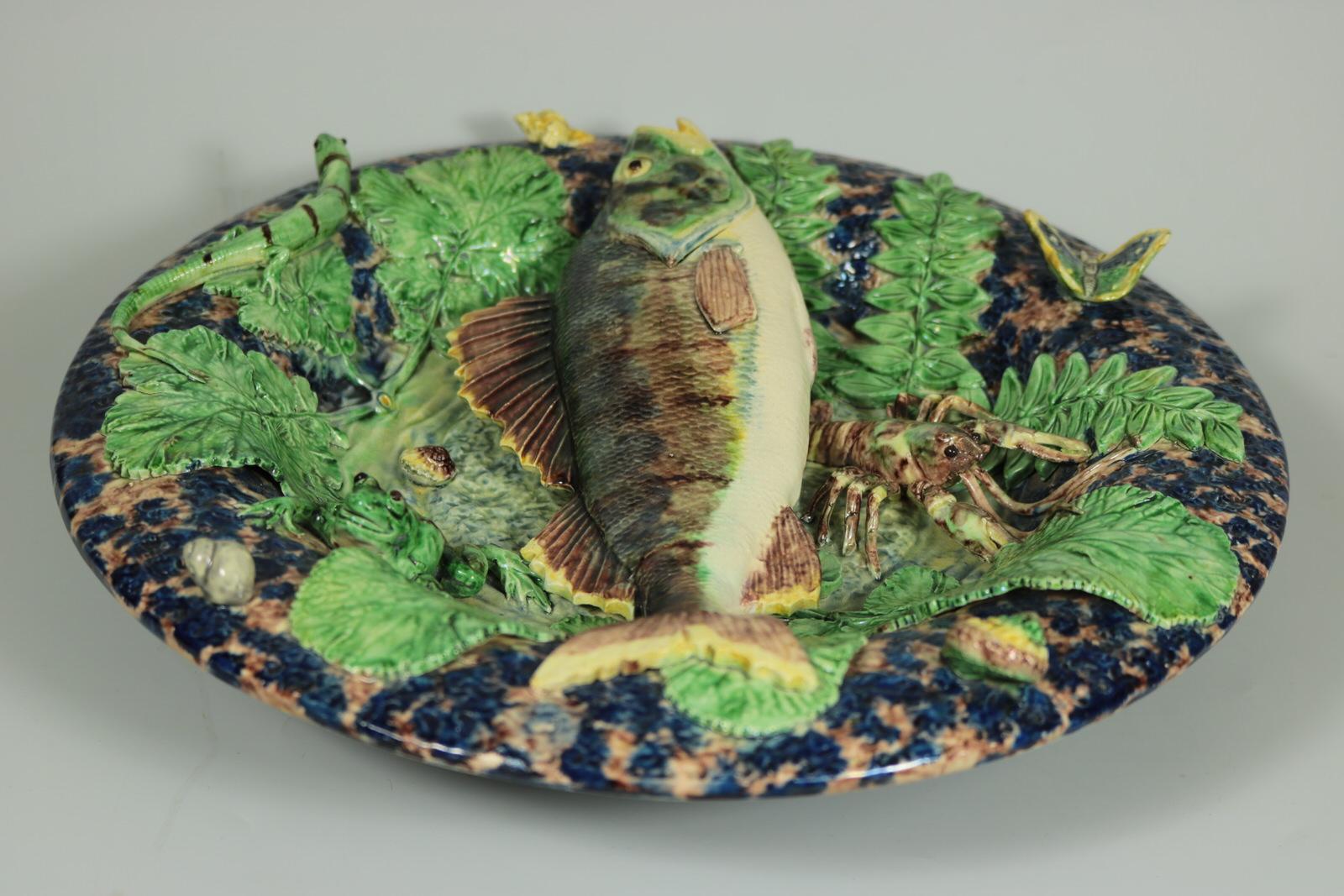 School of Paris Majolica Palissy Fish, Reptile and Butterfly Plate In Good Condition In Chelmsford, Essex