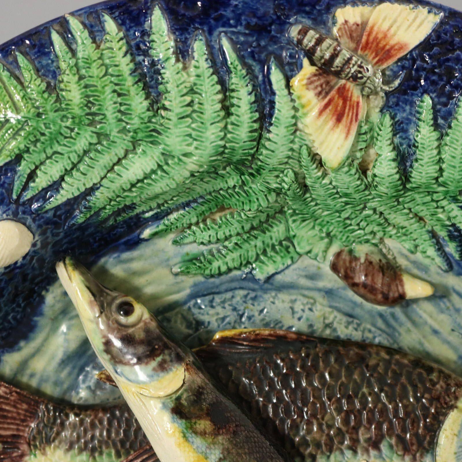 Escuela de París Mayólica Palissy Plato Pez, Reptil y Hojas Fines del siglo XIX en venta