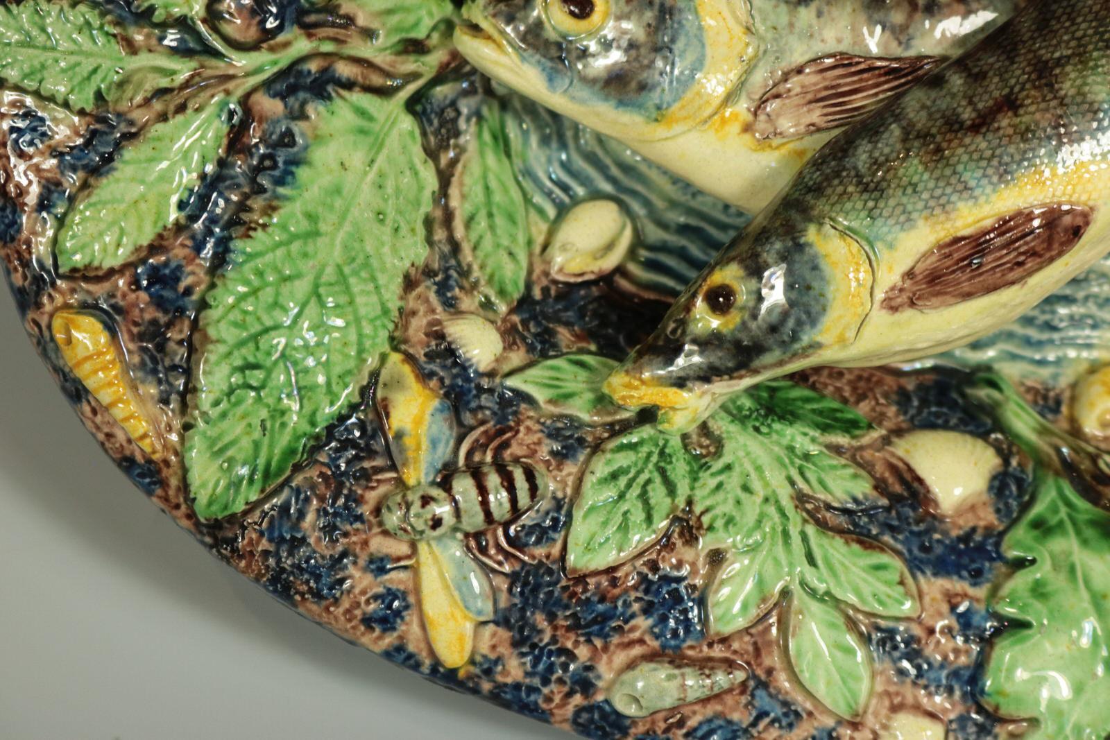Français Assiette à poissons et reptiles en majolique Palissy de l'École de Paris en vente