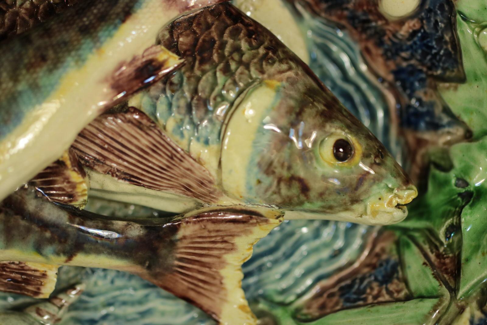 Poterie Assiette à poissons et reptiles en majolique Palissy de l'École de Paris en vente