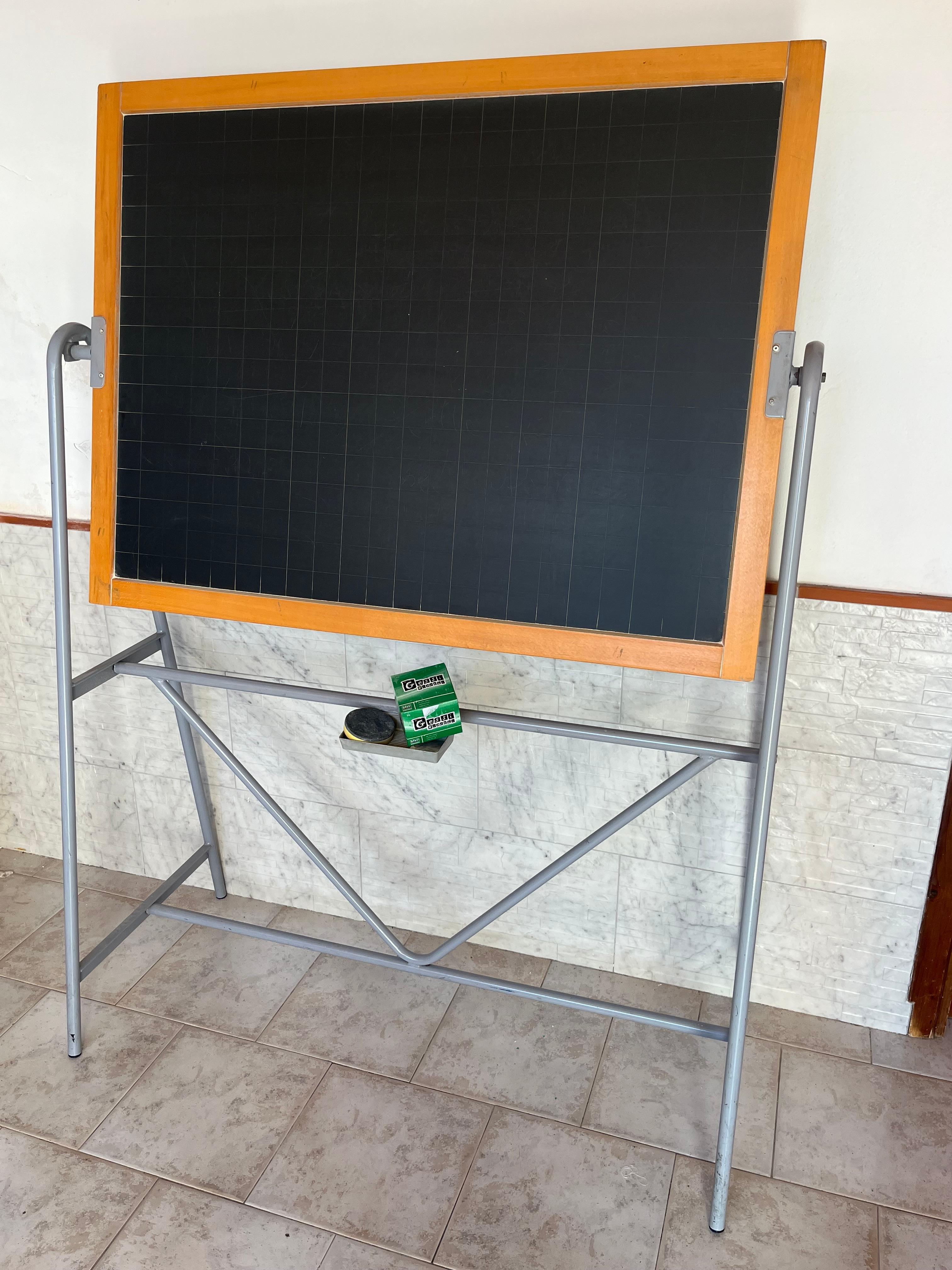 School slate blackboard, made in Italy, 1970s
Metal frame.
Good condition, adjustable.