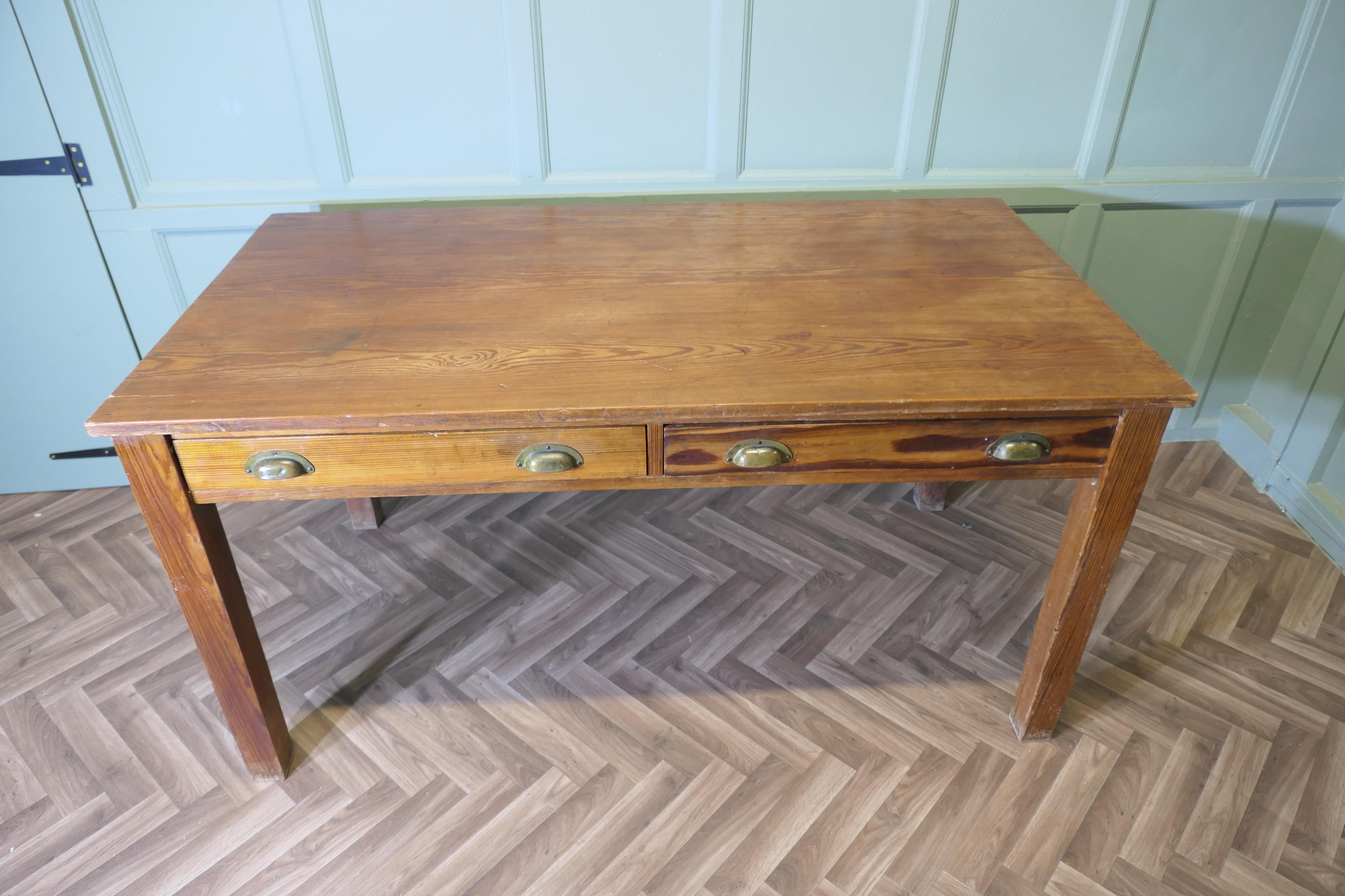 School Teacher’s Pine Writing Table In Good Condition For Sale In Godshill, Isle of Wight