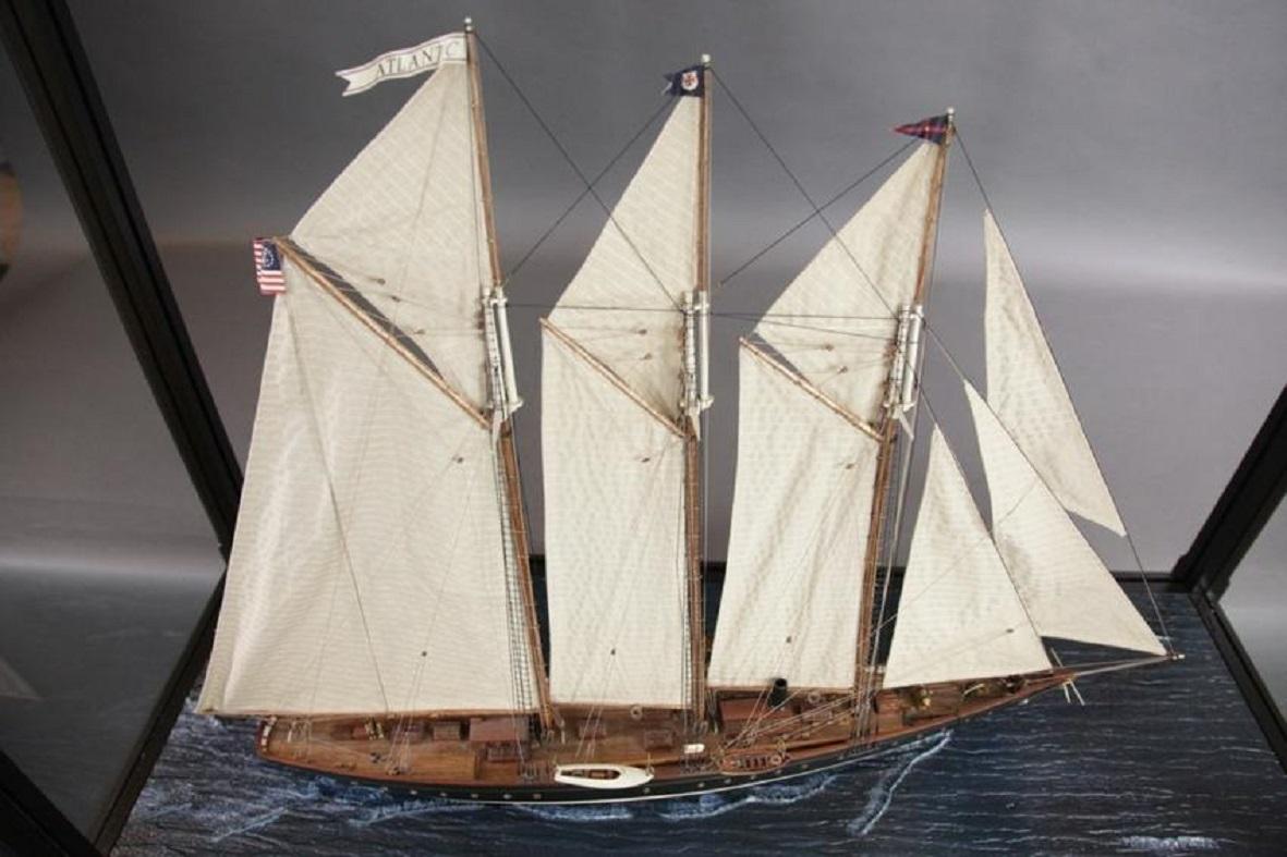 Voilier Schooner Yacht Atlantic Diorama en vente 1