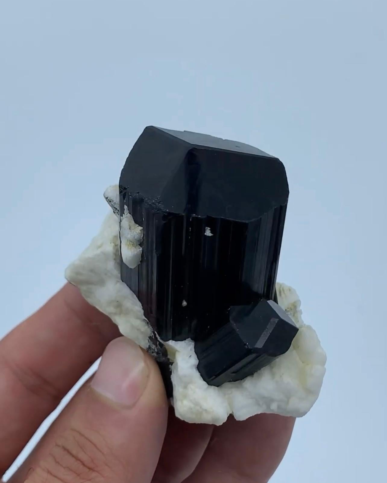 Schorl Black Lustrous Tourmaline Crystal On Albite Matrix From Afghanistan In Good Condition For Sale In Peshawar, PK