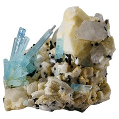 Turmalina Schorl, aguamarina y cuarzo sobre albita de Pakistán