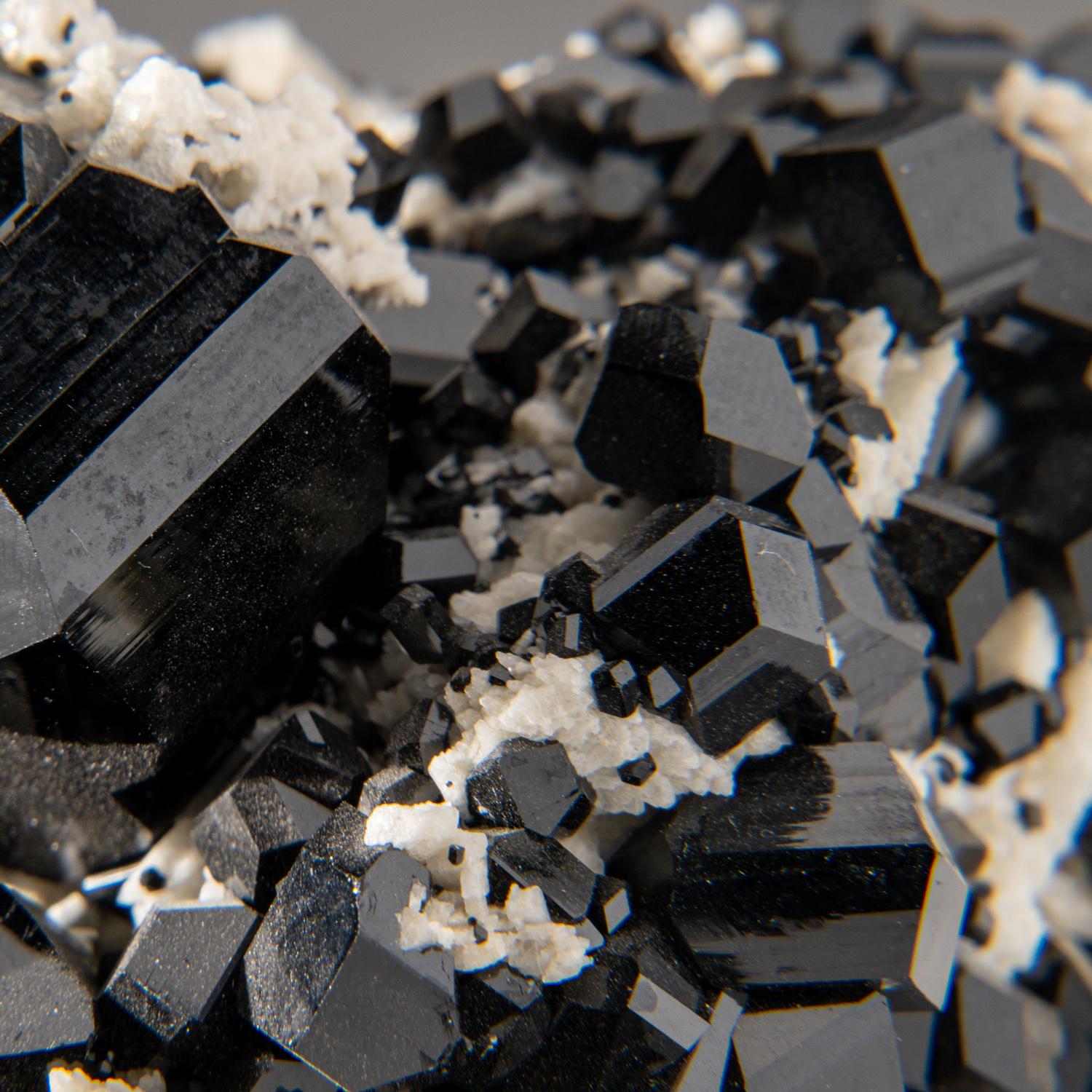 Schorl Tourmaline on Albite from Skardu District, Gilgit-Baltistan, Pakistan In New Condition For Sale In New York, NY