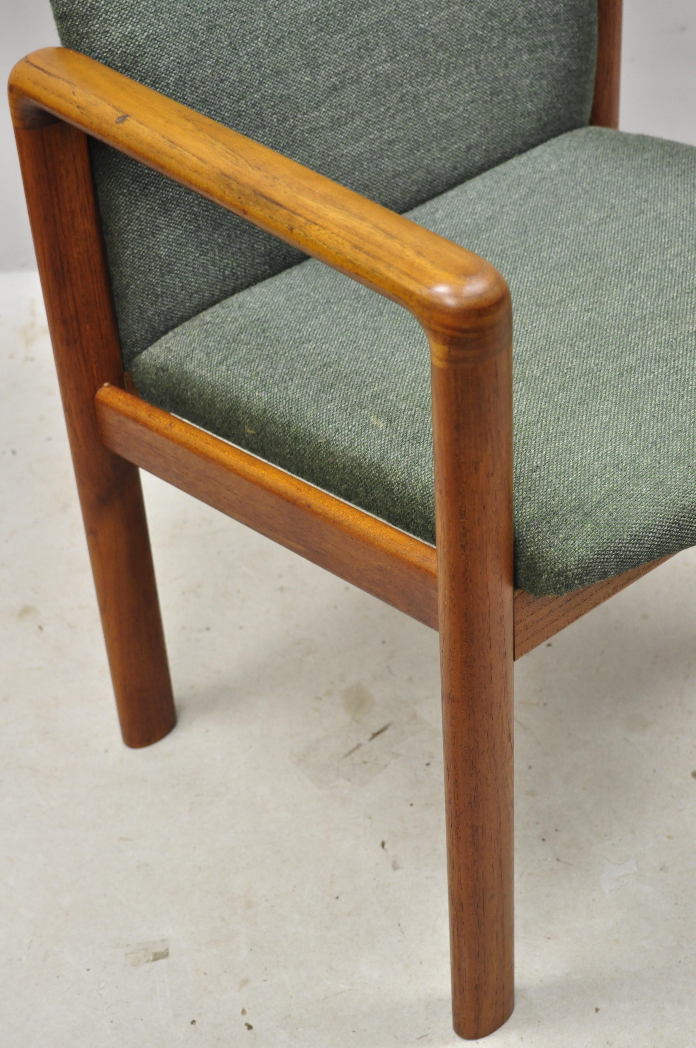 20ième siècle Fauteuil club en bois de teck Schou Andersen Mbelfabrik avec étiquette