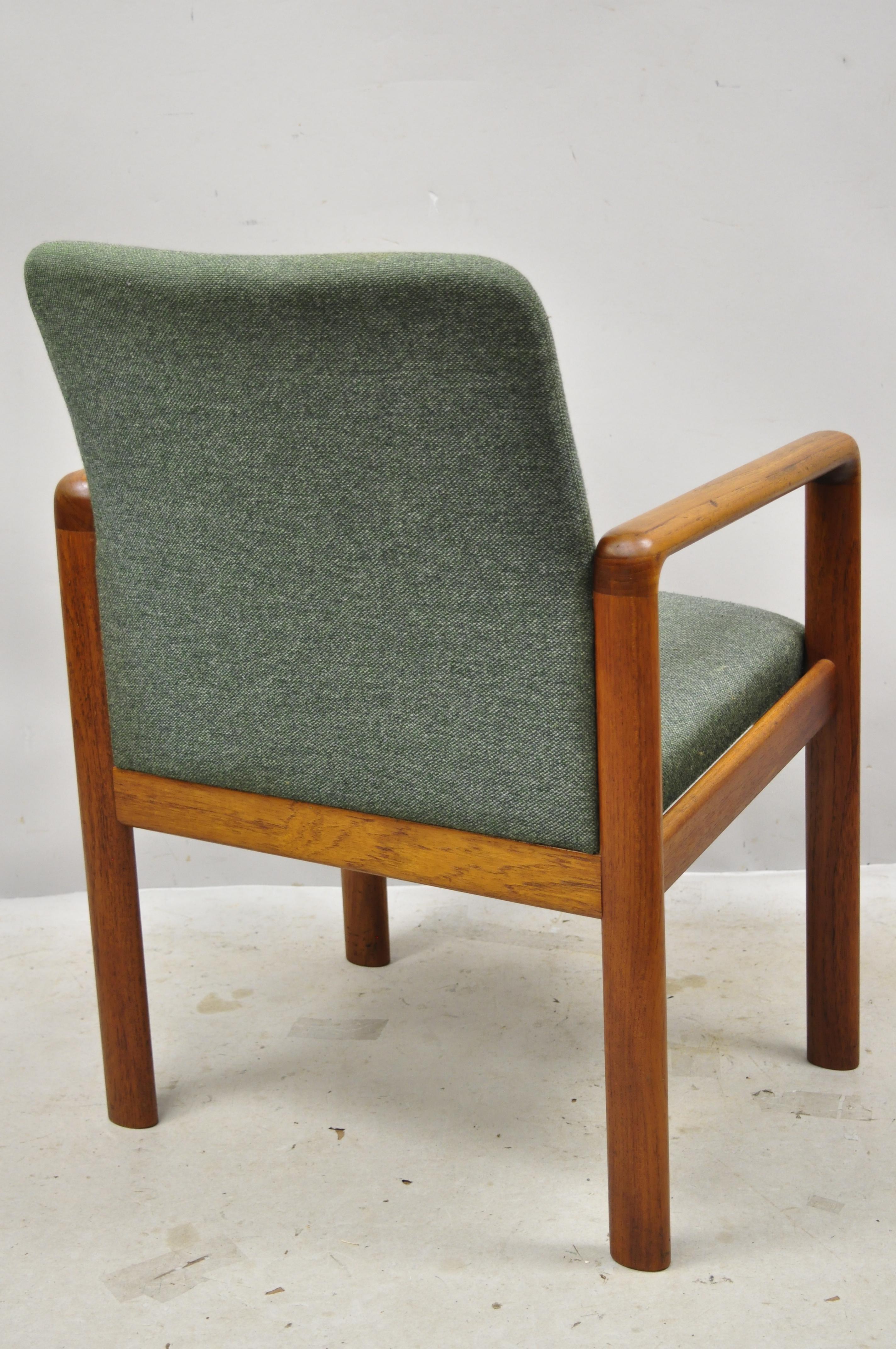 Fauteuil club en bois de teck Schou Andersen Mbelfabrik avec étiquette 2