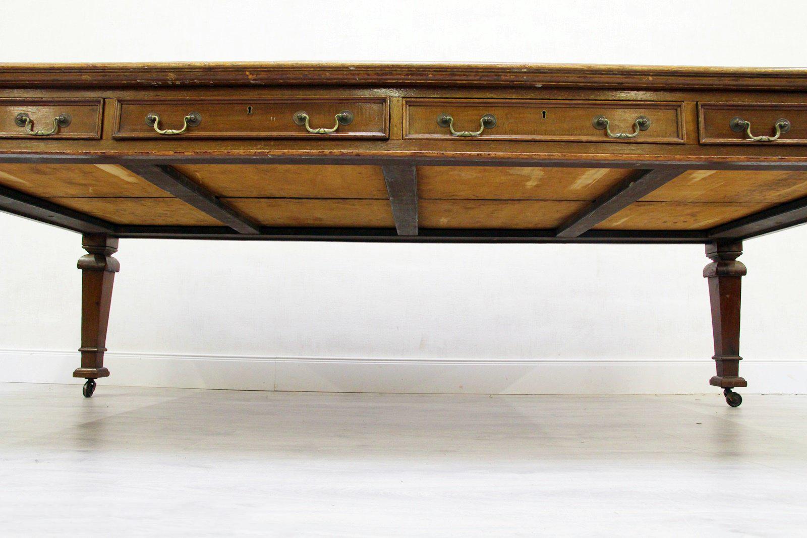 Chesterfield-Leder-Schreibtisch im englischen Kolonialstil im Angebot 1