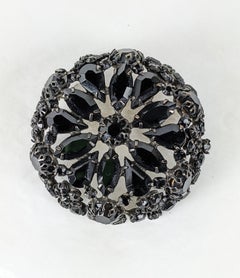 Broche redondo de cristal azabache Schreiner