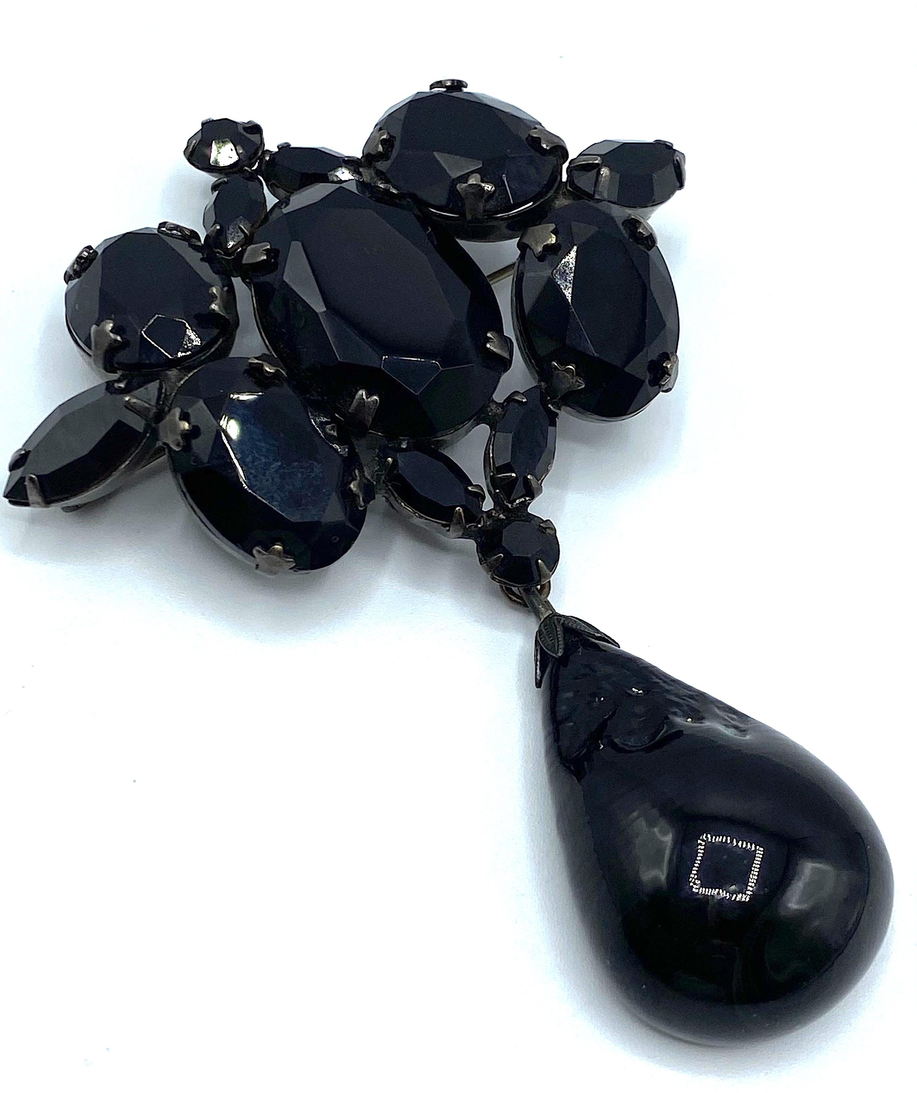 Women's or Men's Schreiner New York 1950s Black Crystal & Glass Pendant Brooch