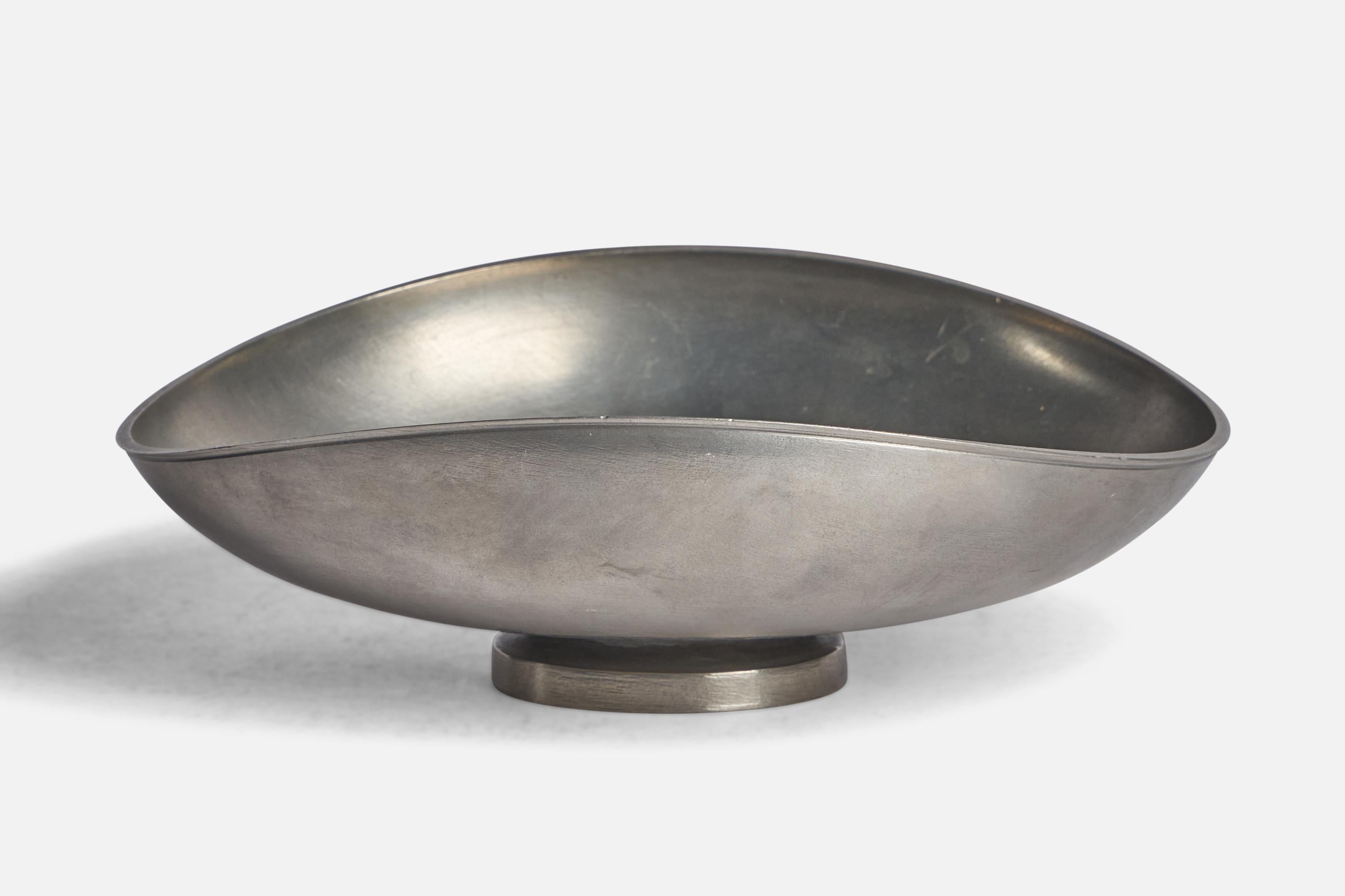 A cast pewter bowl designed and produced by Schreuder & Olsson, Sweden, 1930s.