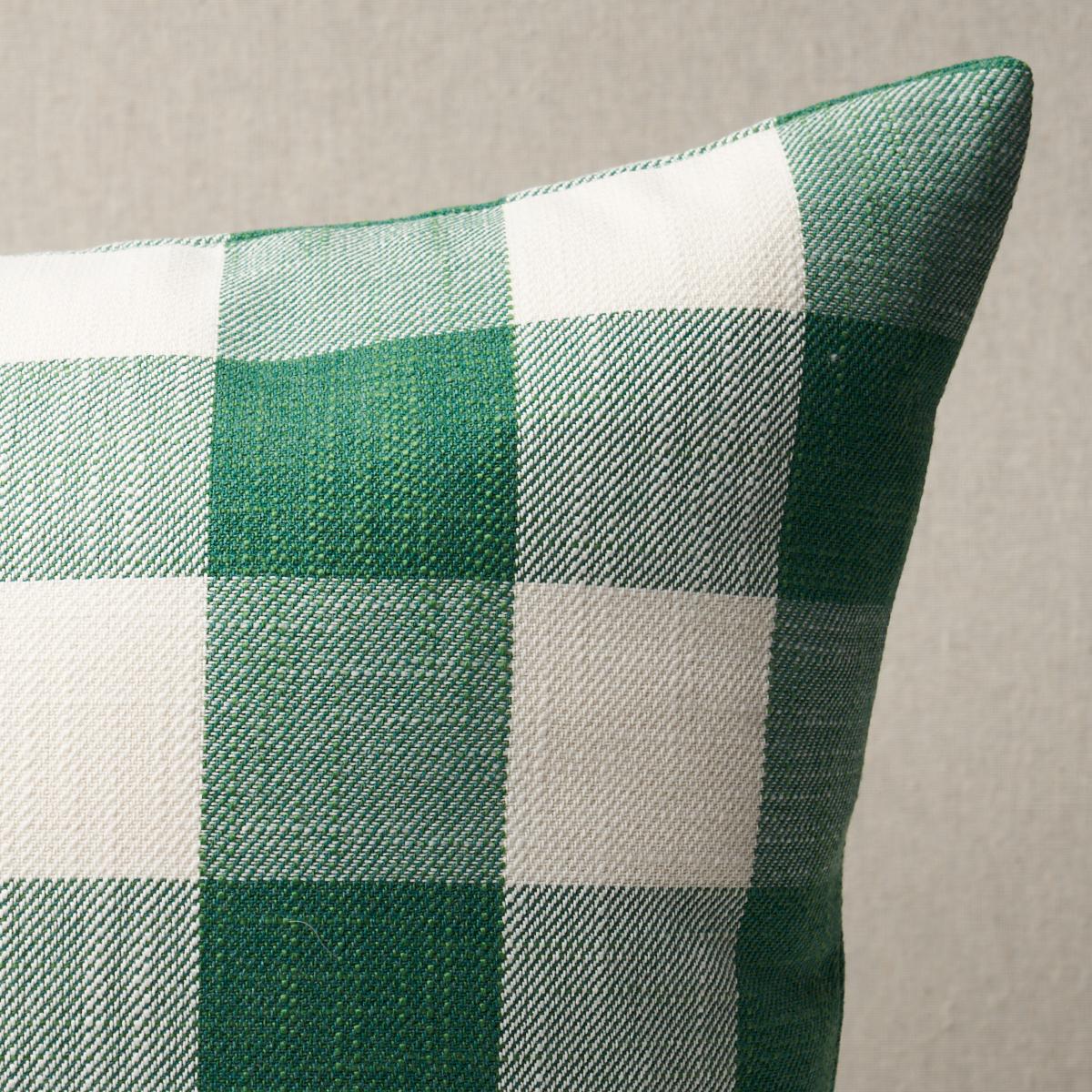 This pillow features Picnic Indoor/Outdoor by Mary McDonald for Schumacher with a knife edge finish. Stylish and classic, Picnic Indoor/Outdoor in emerald is a wonderfully versatile high-performance fabric design by Mary McDonald. Pillow includes a