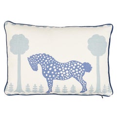 Coussin Schuamcher Polka Dot Pony de 18 pouces en bleu