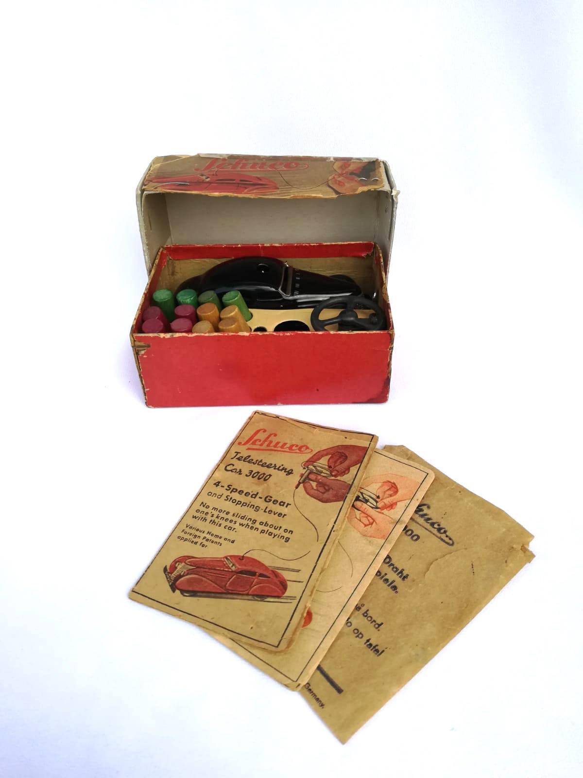 Beautiful black Schuco car 3000 with original box.
The box contain also:
- 4 red wood pins
- 4 yellow wood pins
- 4 green wood pins
- 1 key
- Instructions
Even if there are visible signs of wear due to time, the car is in very good condition.