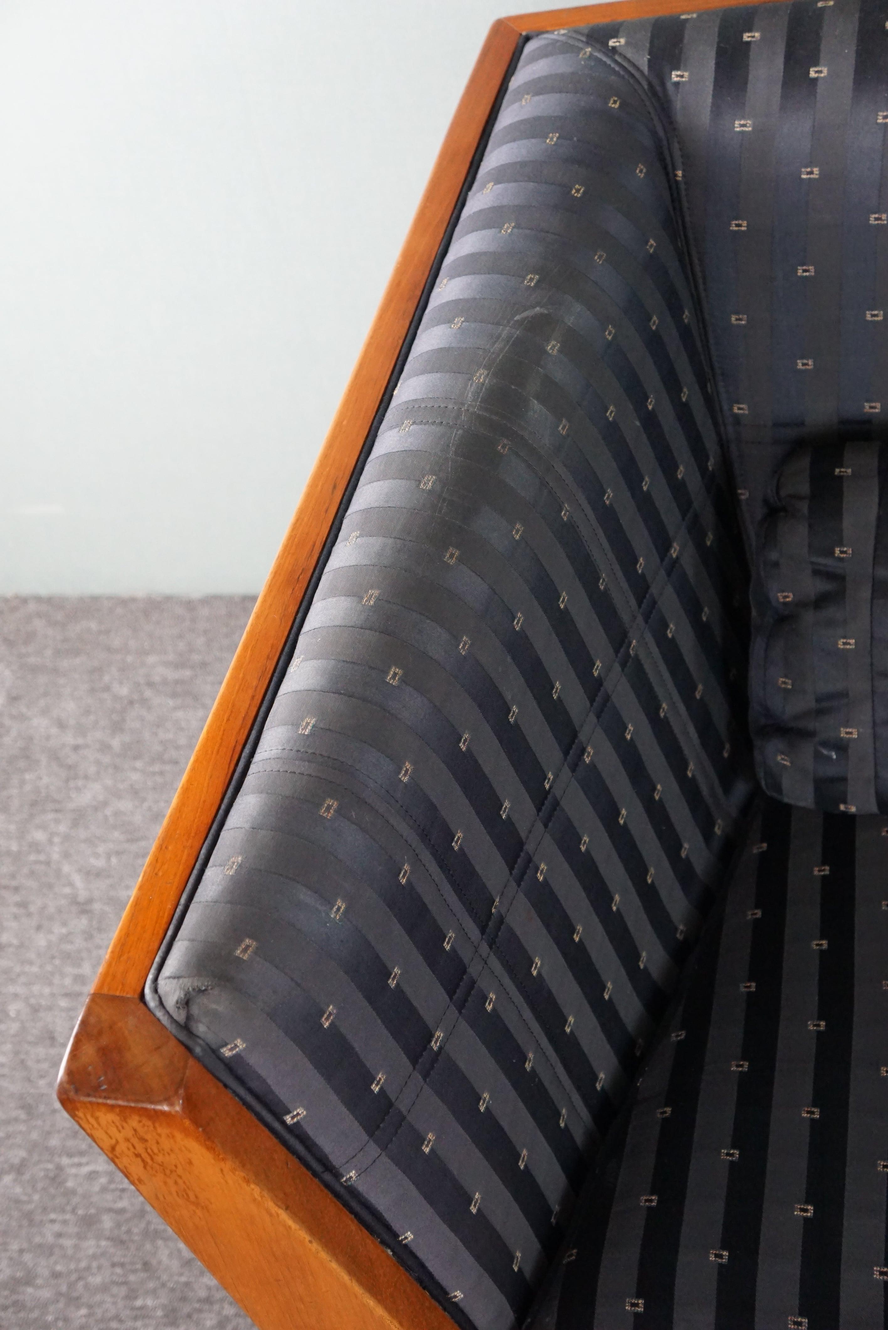 Tissu Canapé 2,5 places au design Art Déco Schuitema avec tapisserie en tissu anthracite en vente