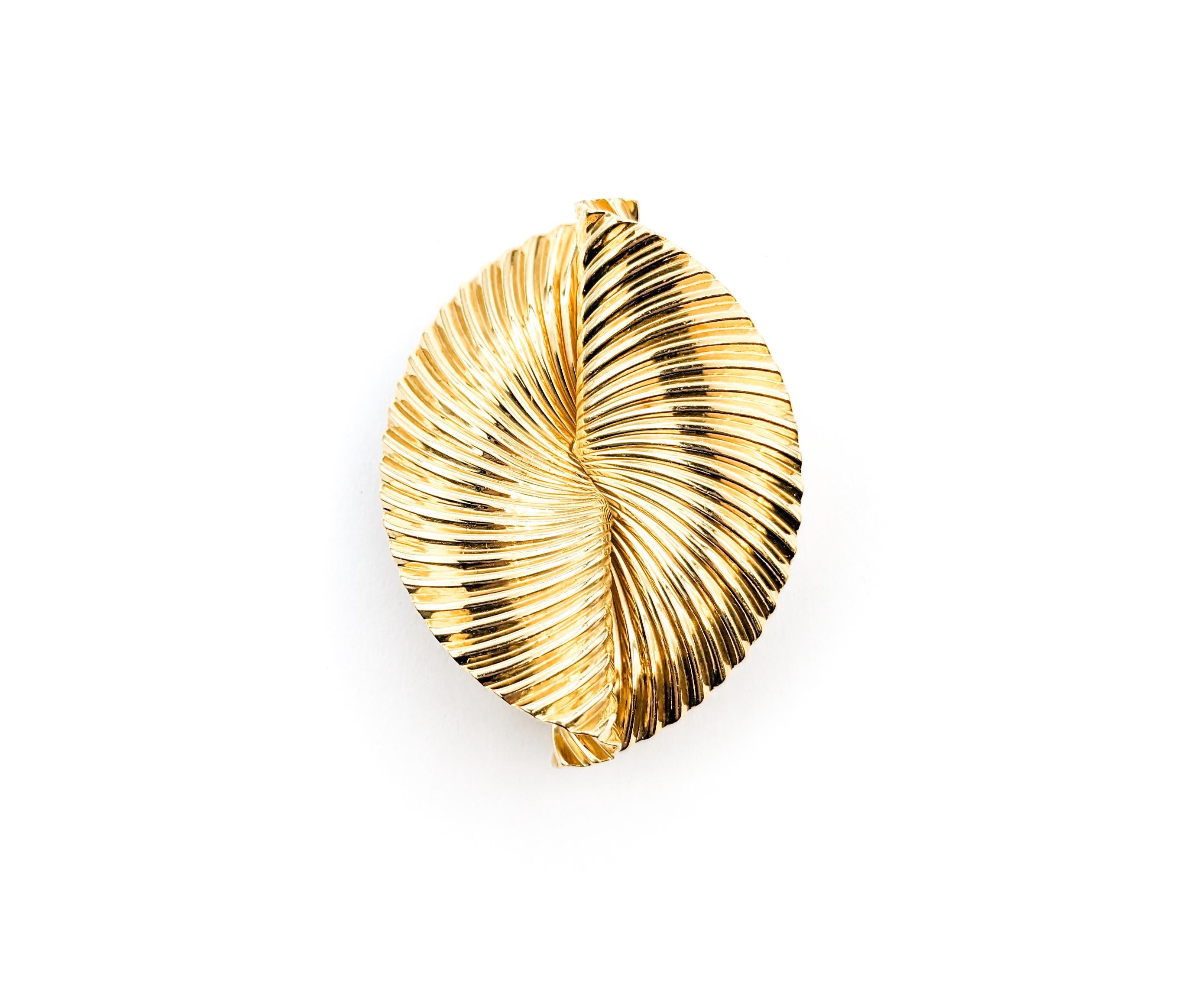 Mid-Century George Schuler for Tiffany Swirl Brooch In Yellow Gold  For Sale 5