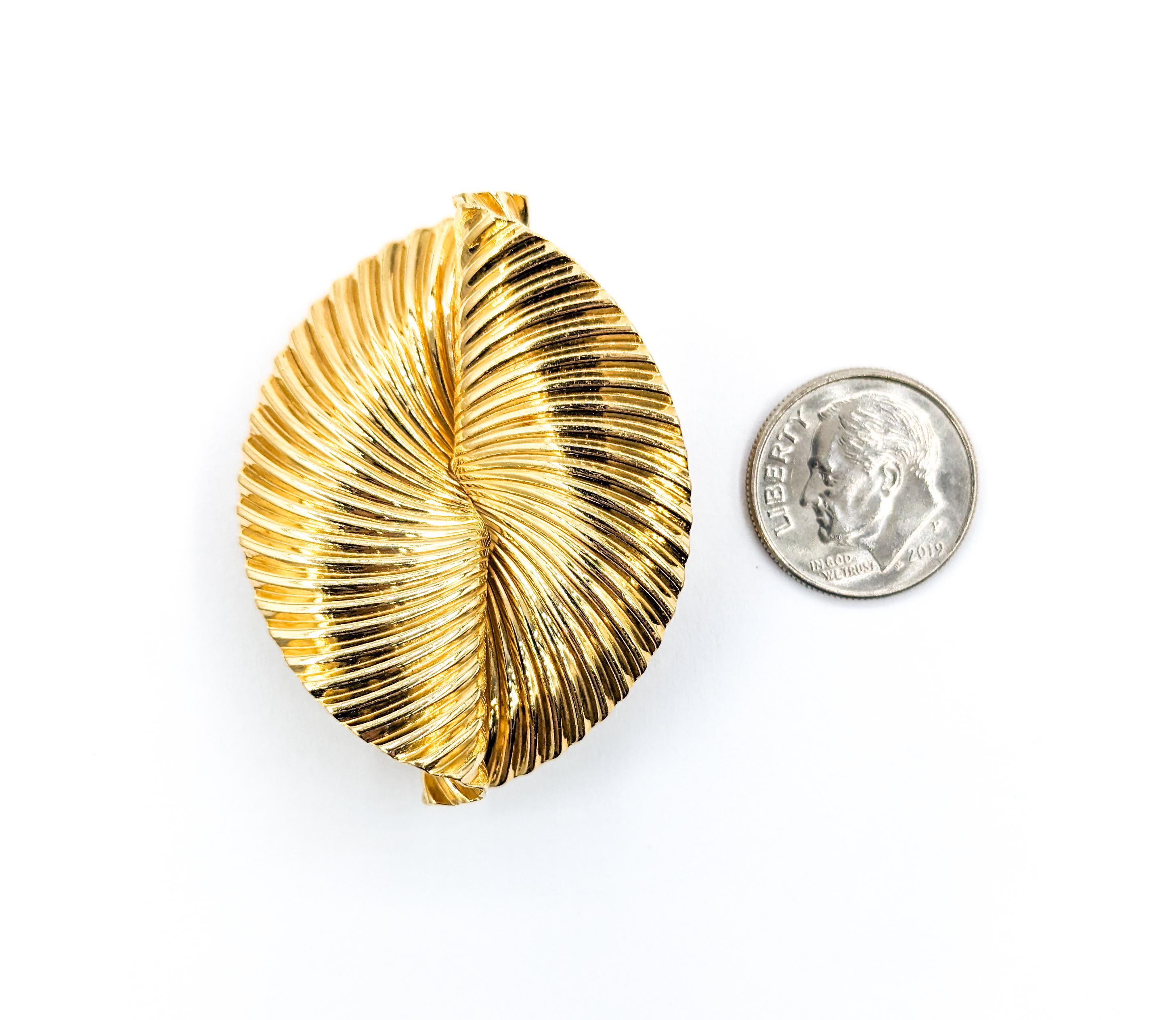 Mid-Century George Schuler for Tiffany Swirl Brooch In Yellow Gold 

Experience the charm of Mid-Century design with this fantastic Tiffany & Co. Brooch designed by collectible designer, George Schuler. Skillfully crafted in 14k yellow gold, this