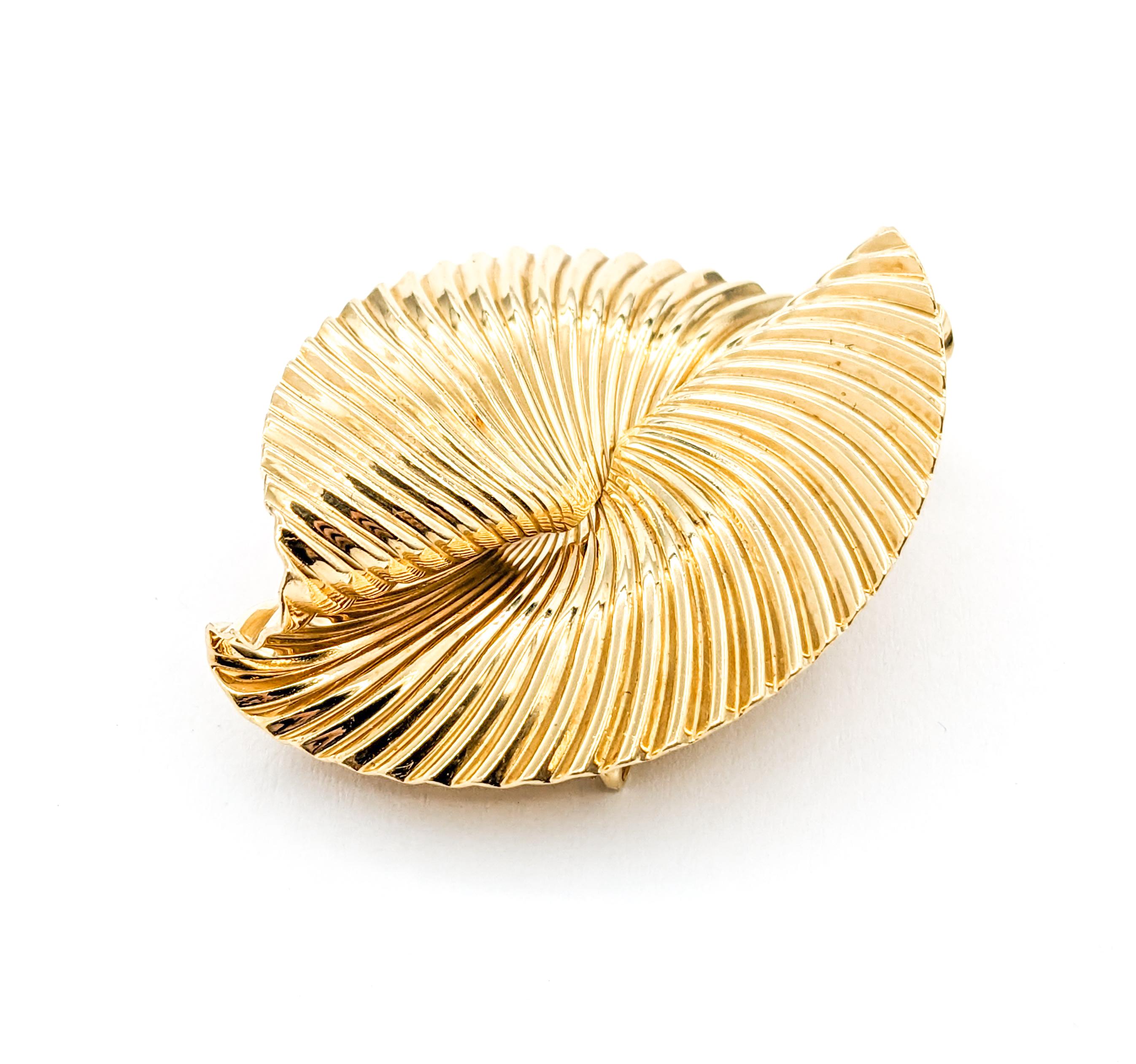 Mid-Century George Schuler for Tiffany Swirl Brooch In Yellow Gold  For Sale 2