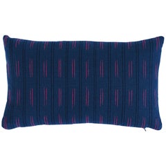 Coussin d'intérieur/extérieur à rayures Ainsley de Schumacher en bleu marine