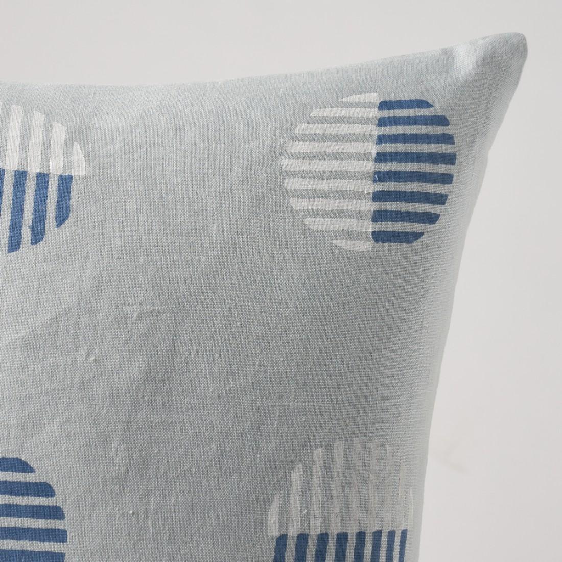 This pillow features Ando Block Print with a knife edge finish. A soft yet contemporary design, Ando Hand-Block Print in ivory & charcoal-on-natural features a unique geometric pattern composed of bisected circles with two-tone stripes. Pillow
