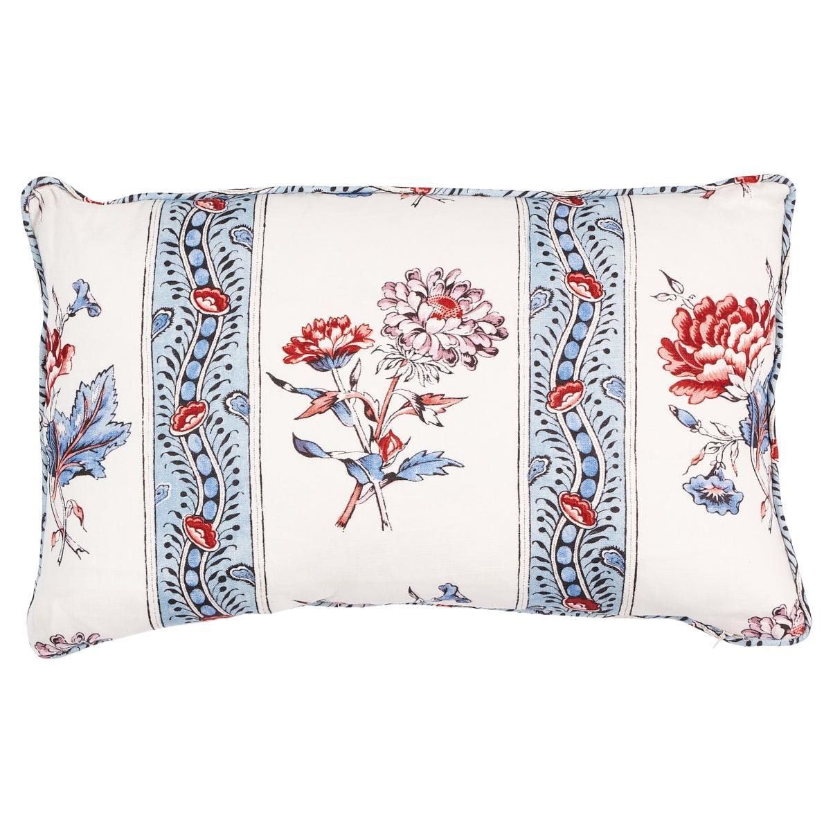 Schumacher coussin Ariana à rayures florales en faïence bleue perlée de 50,8 x 30,4 cm