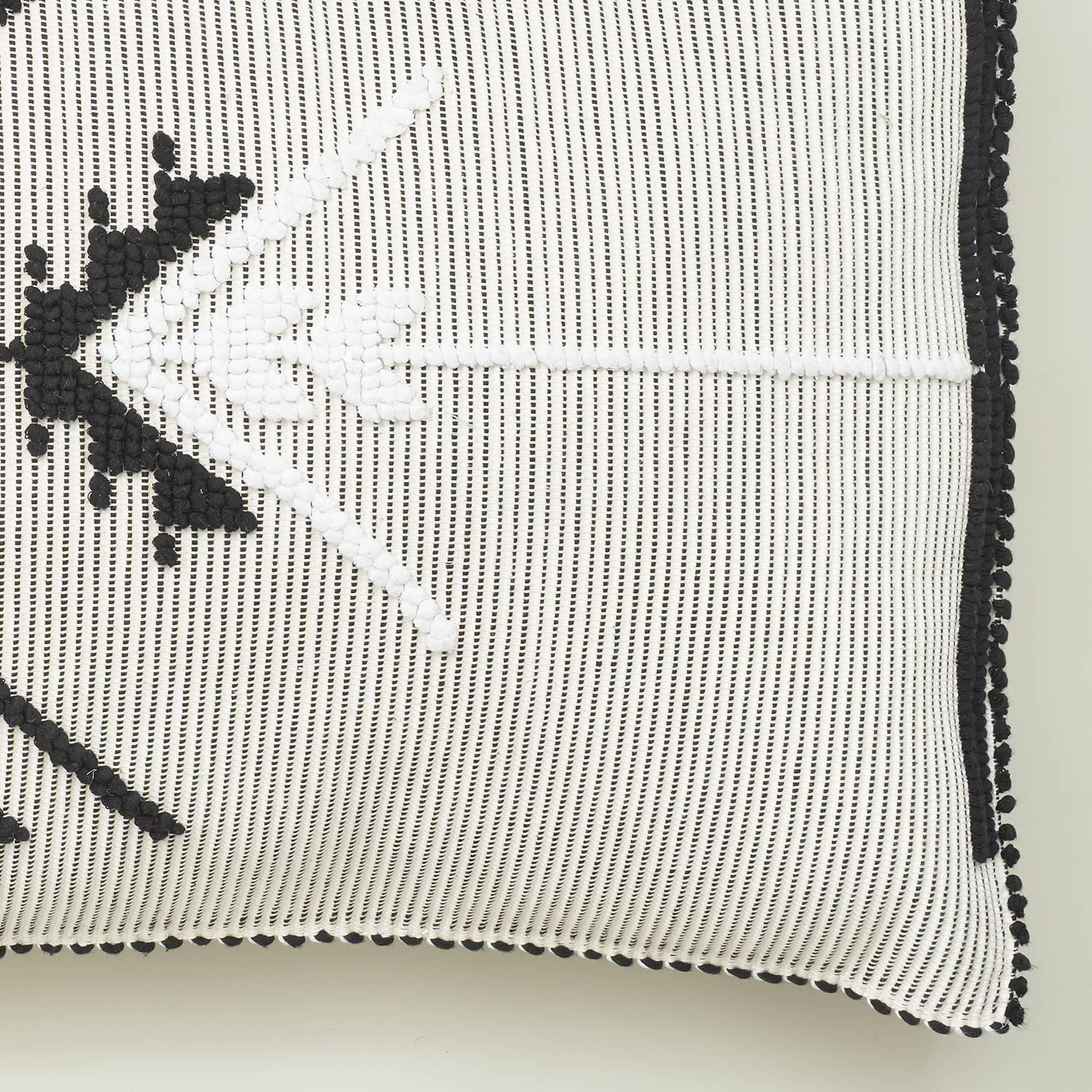 Almohada de suelo grande Schumacher Artigianale tejida a mano en Italia Negro Blanco 47 Moderno en venta