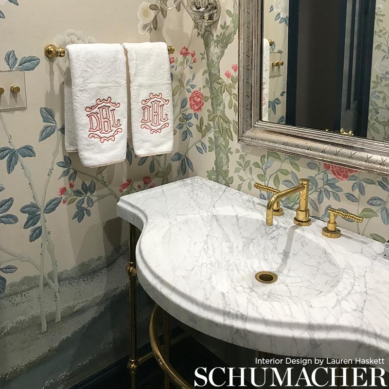 Schumacher von Miles Redd Madame de Pompadour Wandteppich in Blau im Zustand „Neu“ im Angebot in New York, NY
