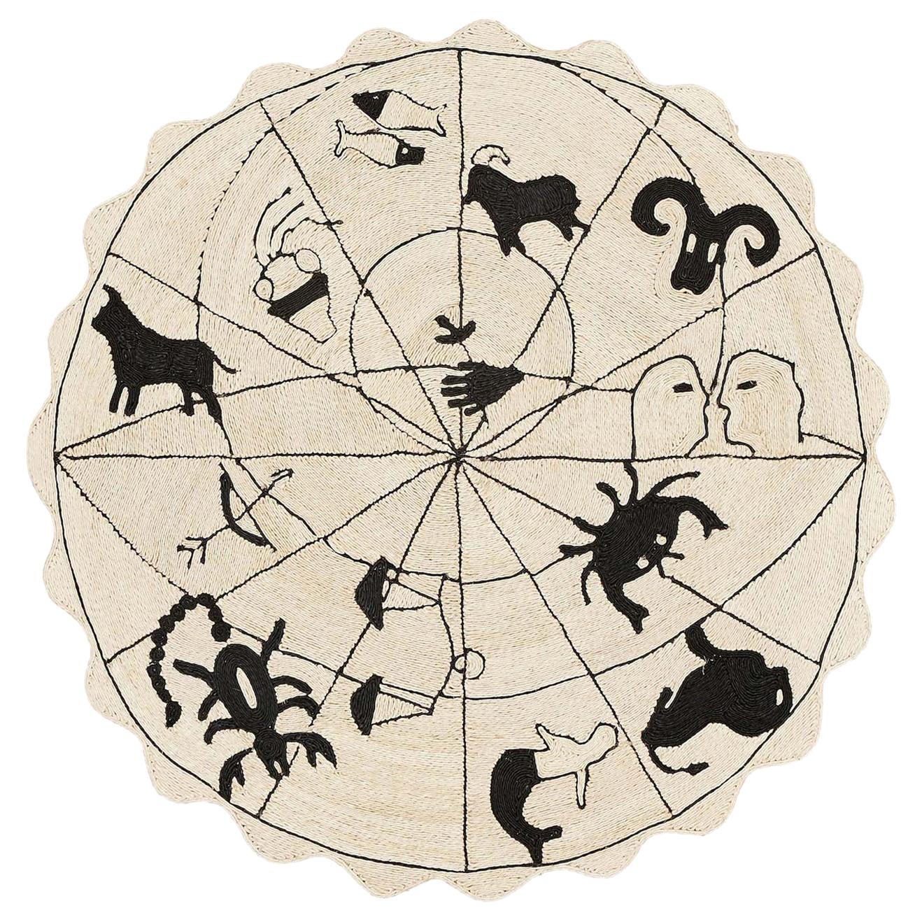 Alfombra Astrologia Schumacher by Charlap Hyman & Herrero en natural y negro