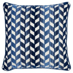 Almohada Schumacher Chevron Strie Terciopelo 22" en Lapis