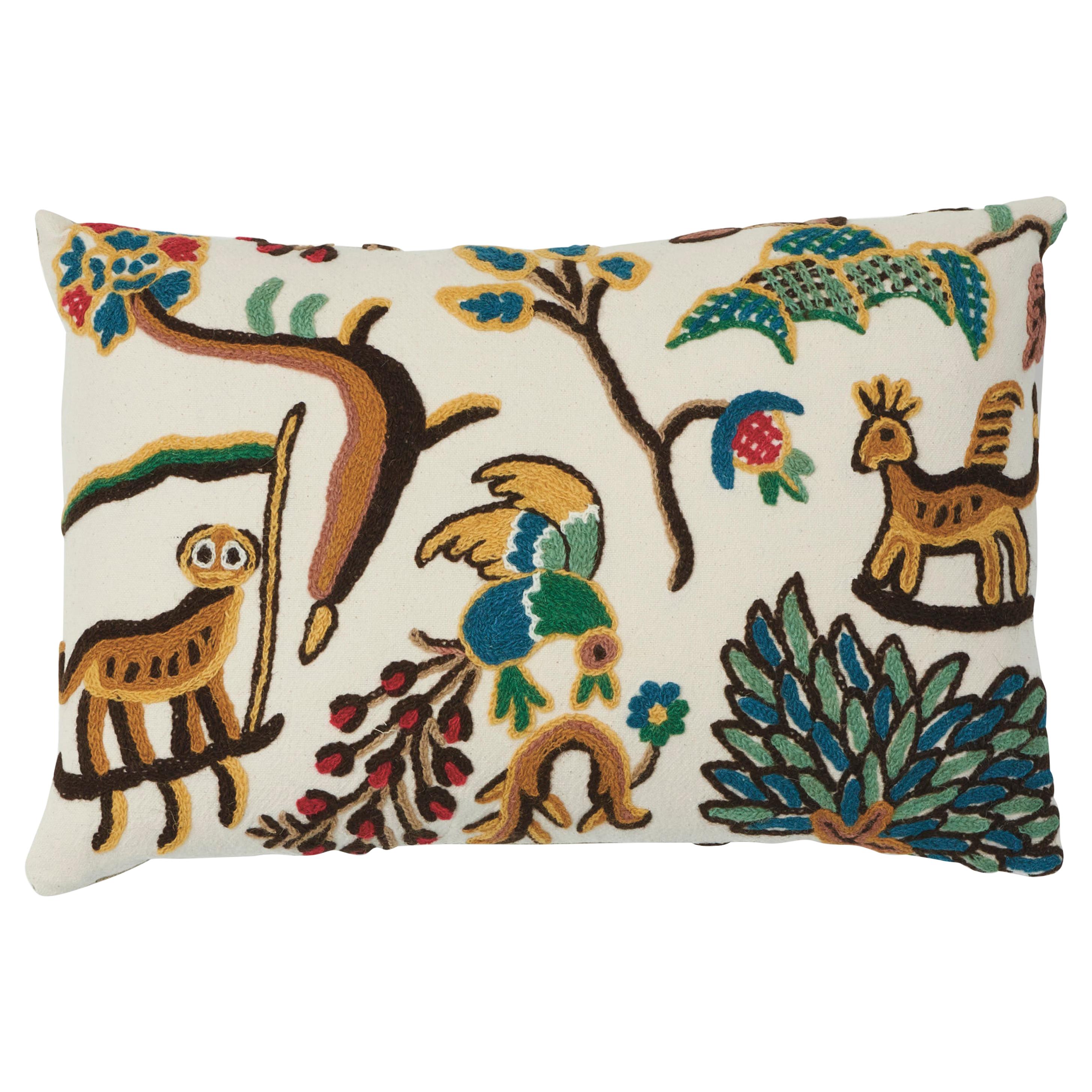 Schumacher Colonial Crewel-Kissen in Dokument im Angebot