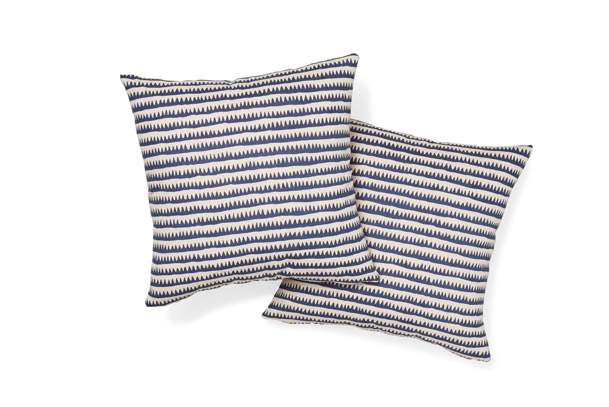 Cuscino Schumacher Corfu Navy Multi Linen Cotton In condizioni Nuovo in vendita a New York, NY