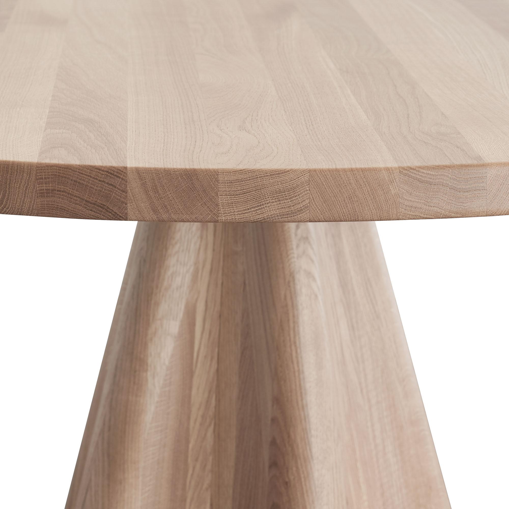 The Stella Dining Table has a sculptural presence that joins the flat planes of a round top with the curves of an undulating base in intriguing ways. Designed in Brooklyn by Syrette Lew of Moving Mountains and meticulously handcrafted in Italy, this