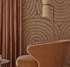 Papel pintado de sisal Schumacher Flor de plumas en ónice y oro