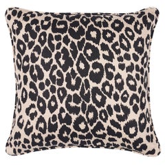 Cojín Schumacher Icónico Leopardo 18" en Ébano/Natural