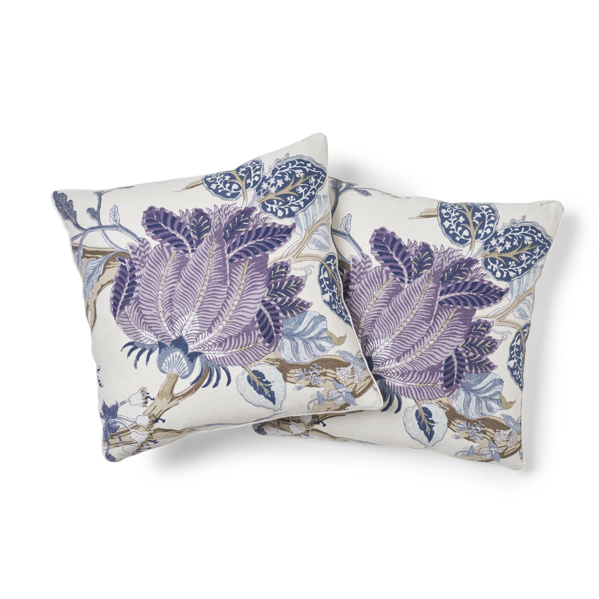 Thaïlandais Coussin en lin à double-face Arbre Indian Arbre Hyacinth de Schumacher en vente