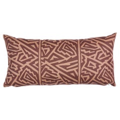 Schumacher coussin Jagged Maze marron 24 po. x 12 po.