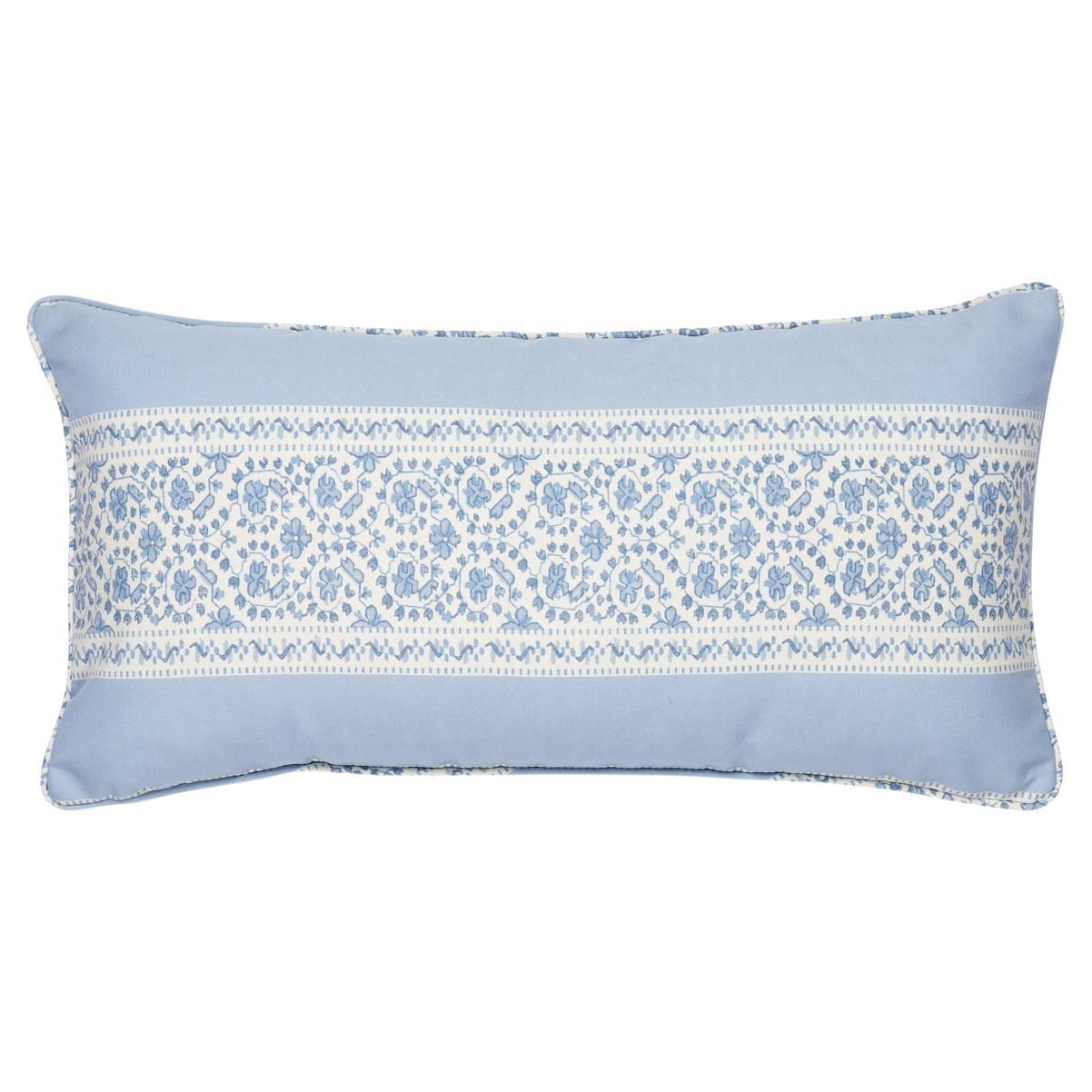 Schumacher Jasmine I/O 24x12" Kissen in Indigo