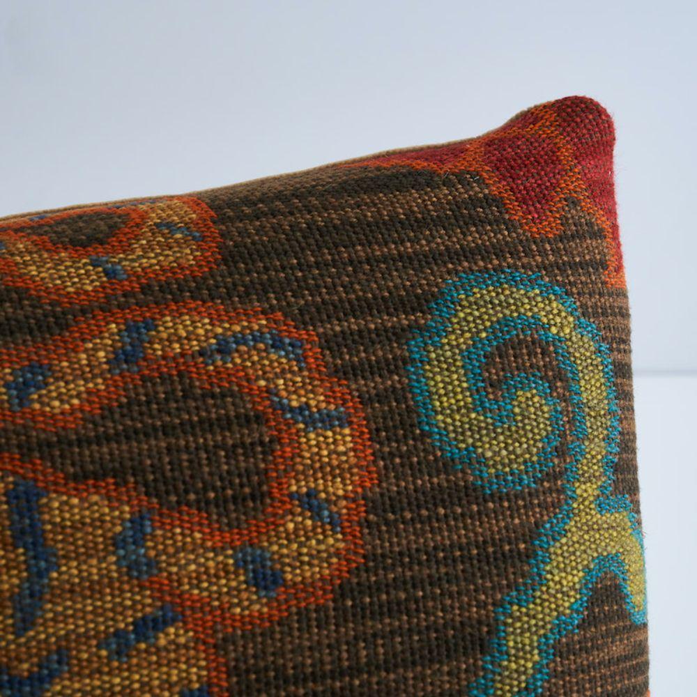 Schumacher Khotan Weave Pillow in Sable In New Condition For Sale In New York, NY