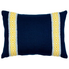 Coussin Schumacher Larson Tape & Piet Performance à deux faces en lin jaune et bleu