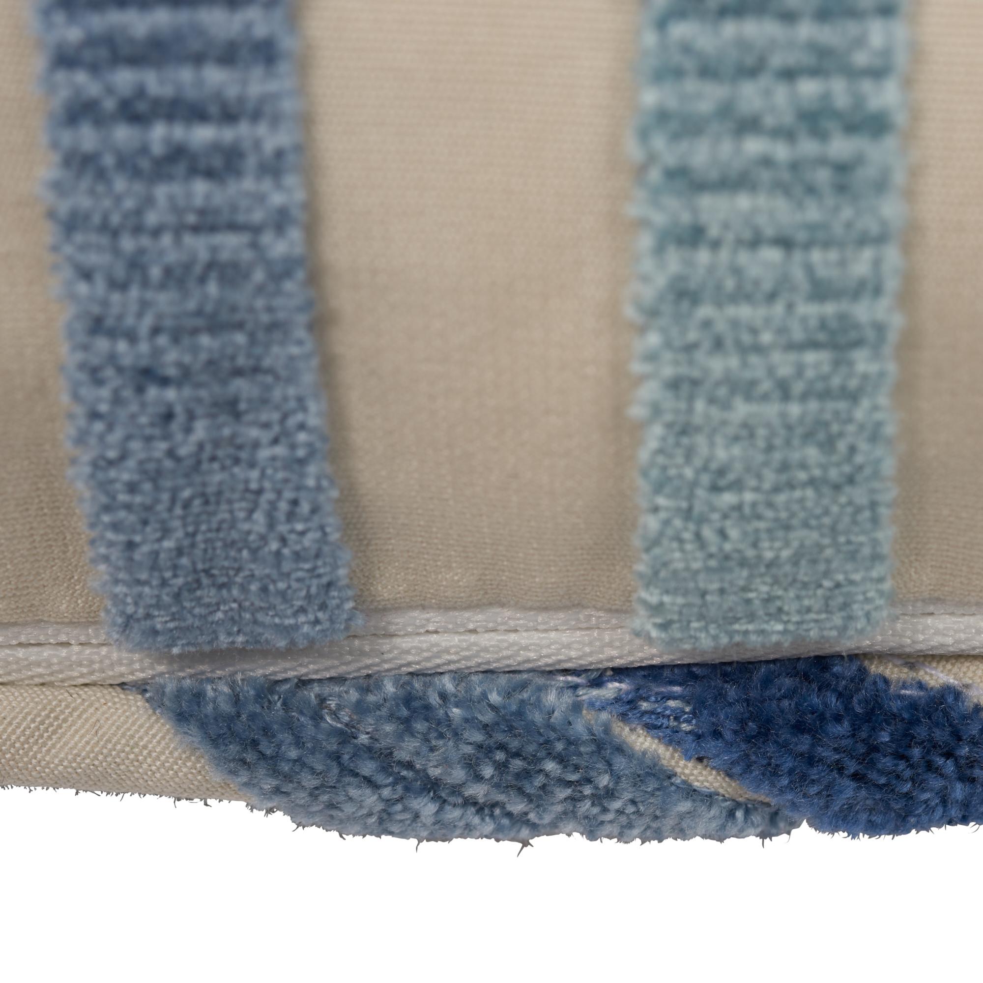 Indien Schumacher Le Matelot Bleu Oreiller à deux faces en vente