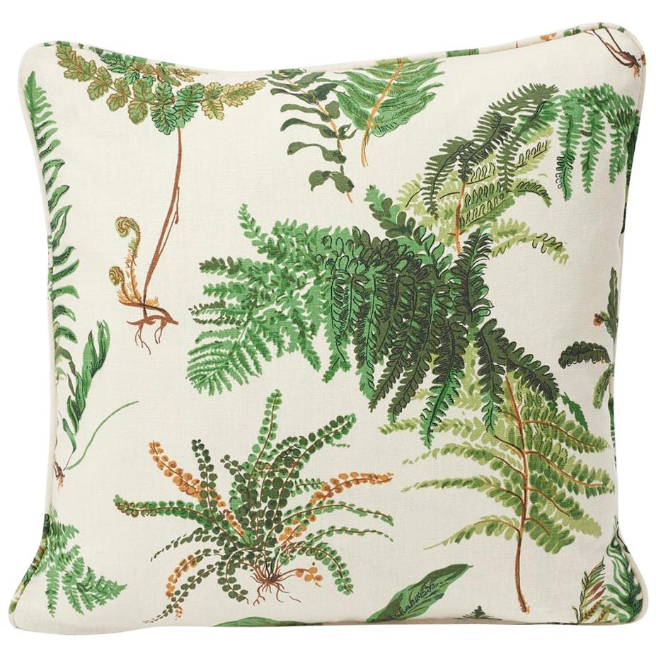 Schumacher - Coussin en lin blanc et vert « Les Fougeres » à motifs floraux pour en vente