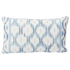 Almohada lumbar Schumacher Mark D. Sikes Santa Monica Ikat Azul Índigo